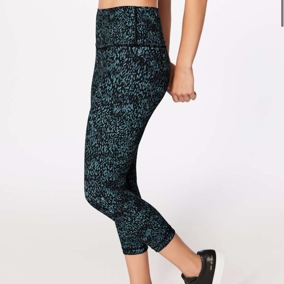 Lululemon Wunder Under Crop Size 6 Illuminate Multi Black High Rise Luxtreme 21” - Picture 4 of 8